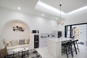 Deluxe Villa | Living area