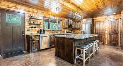 Hillbilly Paradise ~ Brand New Cabin on the Mulberry!