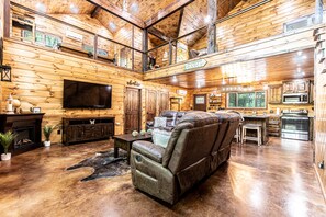 Smart TV, chimenea y futbolito