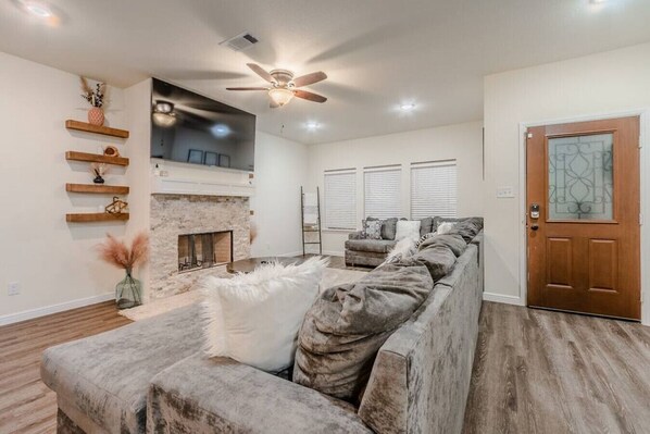 TV - The Urban Haven of Fort Worth (Fort Worth)