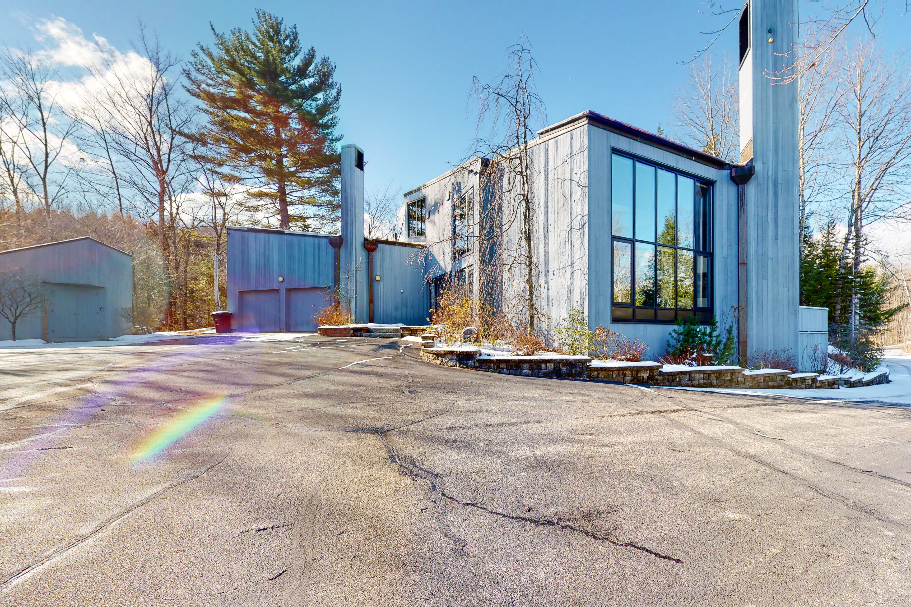 Mid-century home with incredible Mt. Washington view, private sauna & deck
