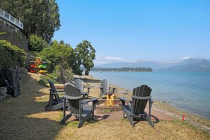Property grounds - Beautiful Beach House and additional beach cabin with Olympic Mountain view (Seabeck)