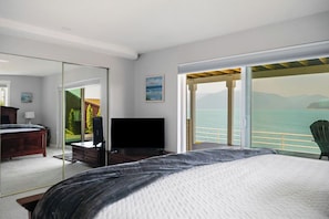 5 bedrooms, iron/ironing board, WiFi, bed sheets