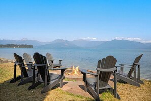 Property grounds - Beautiful Beach House and additional beach cabin with Olympic Mountain view (Seabeck)