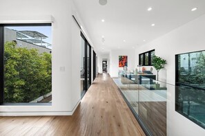 Interior - The Palms Pad - 5 Min From Beach - arcade, putting green, pool, spa, sauna, gym (Los Angeles)