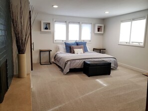 4 habitaciones, escritorio, tabla de planchar con plancha y wifi