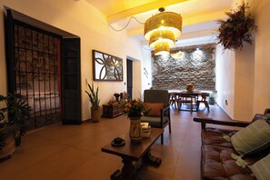Interior - Histórica Casona Oaxaqueña tranquila y con excelente ubicación. Lobby y Balcón (Oaxaca de Juárez)