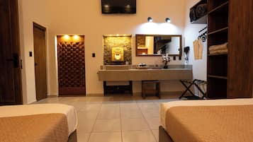 5 dormitorios, escritorio, tabla de planchar con plancha y cuna de viaje