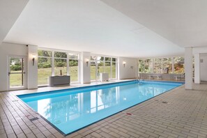 Indendørs pool, opvarmet pool