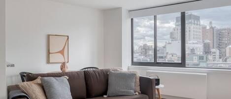 Een televisie en een stereo