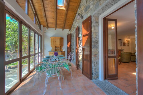 Villa Il Castagno Few Min From Beach, Castelveccana, Italy