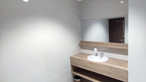 Junior Room | Bathroom - Horison TC UPI Serang (Serang)