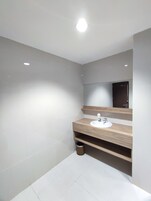 Junior Room | Bathroom