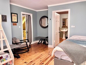 8 bedrooms, desk, iron/ironing board, free WiFi