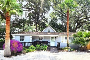 Exterior - Woodford’s Reserve Estate w/ new Splash & Cowboy pools on Saint Simons Island (St. Simons Island)
