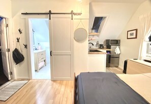 5 chambres, bureau, fer et planche à repasser, accès au Wi-Fi (inclus)