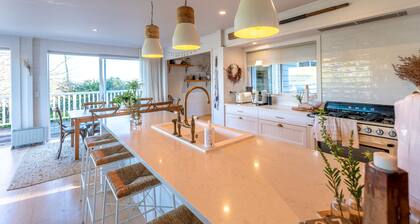 Oriwa Villa Oneroa near Mudbrick