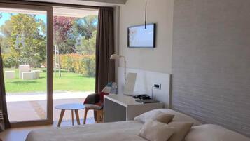 1 bedroom, desk, WiFi, bed sheets