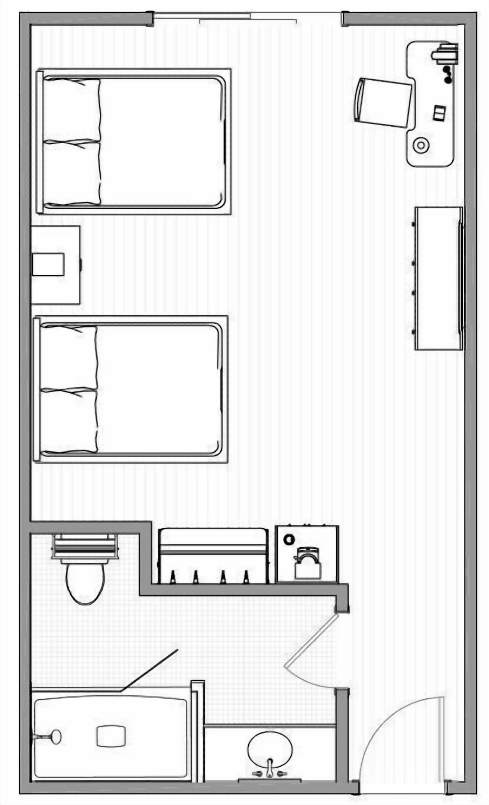 Ein Hotelzimmer mit zwei Betten, einem Badezimmer und einer Küchenzeile.