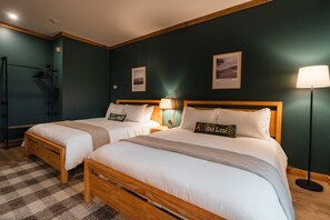 Standard Double Room | Bathroom | Shower, towels, soap - Roscoe Mountain Club (Roscoe)