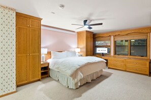 2 bedrooms, WiFi, bed sheets - Tyrolean Vail - Walk to Everything! Amenities access! (Vail)