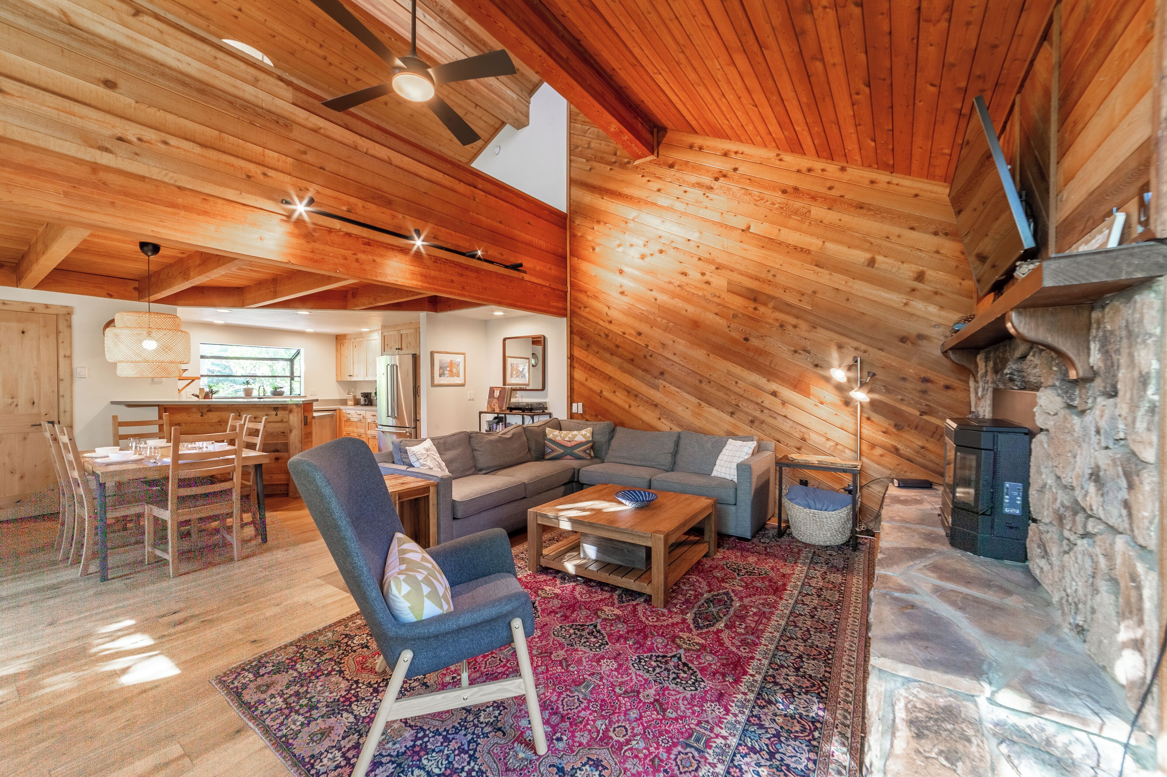 スマートテレビ、暖炉