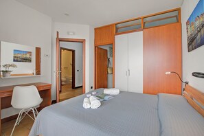 1 soverom, strykejern/-brett, wi-fi (inkludert) og sengetøy