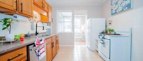 Kühlschrank, Mikrowelle, Geschirrspüler