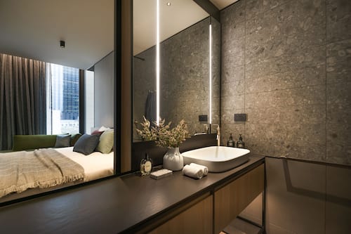Standaard kamer | Luxe beddengoed, pillowtop-bedden, een minibar, een kluis op de kamer