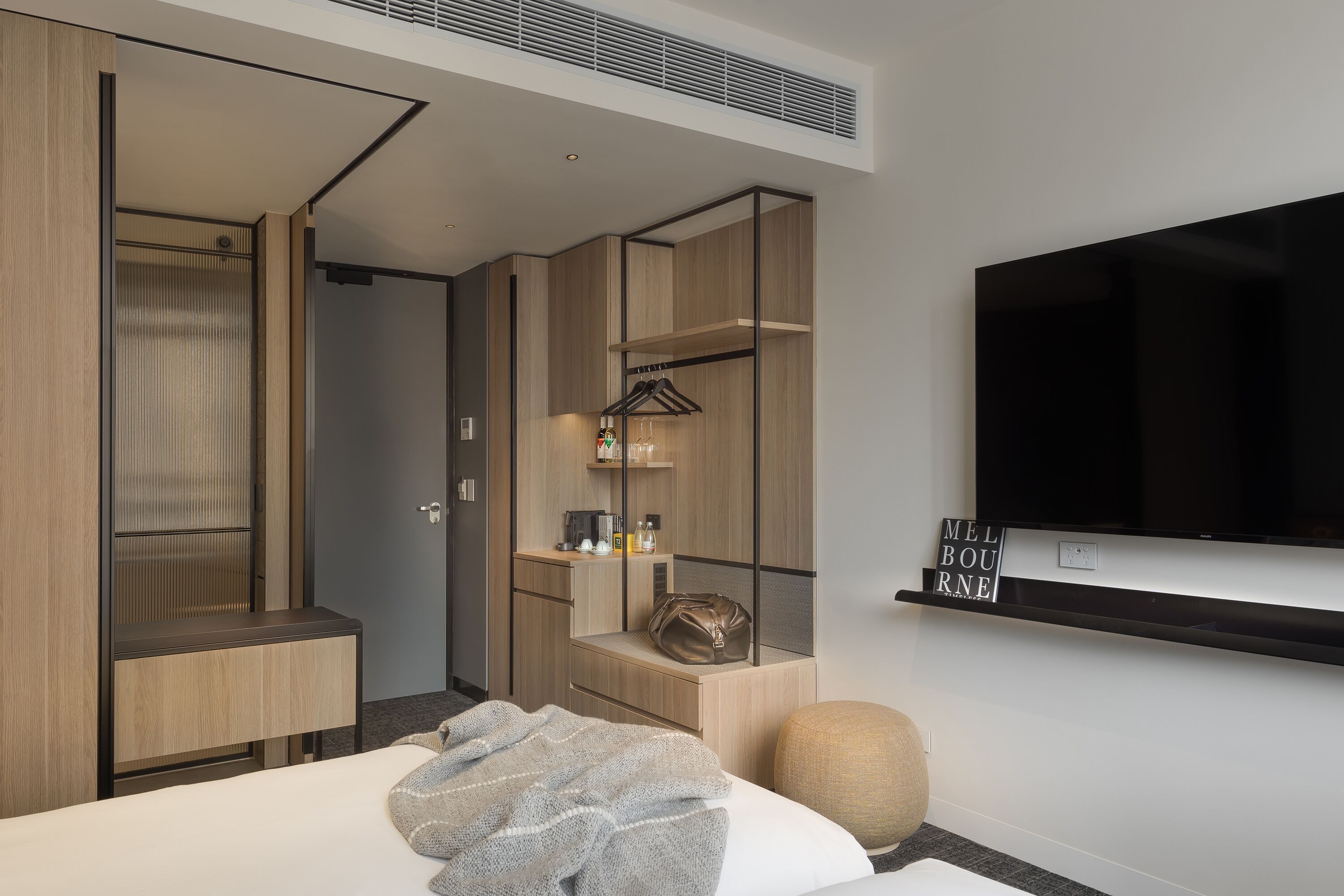 Urban Standard Twin | Premium bedding, pillowtop beds, minibar, in-room safe
