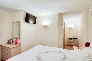 2 habitaciones, tabla de planchar con plancha, wifi y ropa de cama