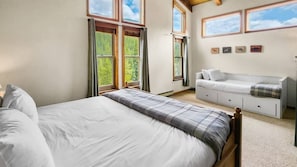 3 habitaciones, tabla de planchar con plancha, cuna de viaje y wifi 
