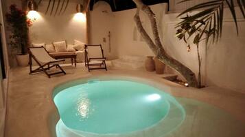 Açık yüzme havuzu