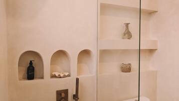 Honeymoon Villa | Banyo | Ücretsiz banyo/kozmetik ürünleri, sabun, şampuan, tuvalet kâğıdı