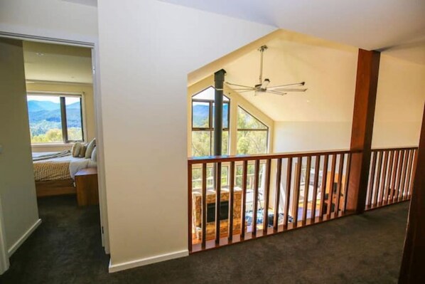 Interior - Kangaroo Lodge - Spacious & Luxurious (Mudgeeraba)
