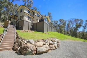 Exterior - Kangaroo Lodge - Spacious & Luxurious (Mudgeeraba)