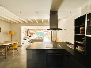 Fridge, microwave, dishwasher, toaster - Mazet Provençal with air conditioning for 4 people with a private pool in the Domaine de Valcros... (LA LONDE LES MAURES)