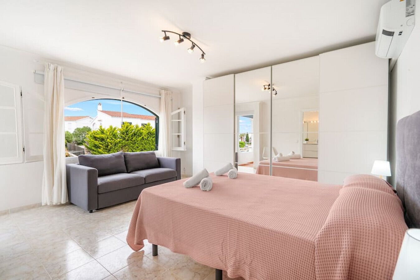 3 bedrooms, free WiFi, bed sheets