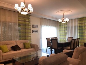 Dining - Beautiful and elegant apartment in west Amman (Amman)