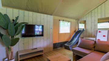 Televisión, futbolito y tenis de mesa