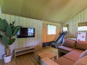 TV, table football, ping pong - Super accommodation for holidays with children (Vessem)