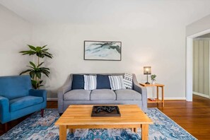 TV - 20 Mins to Downtown! Relaxing Rambler (Mobile)