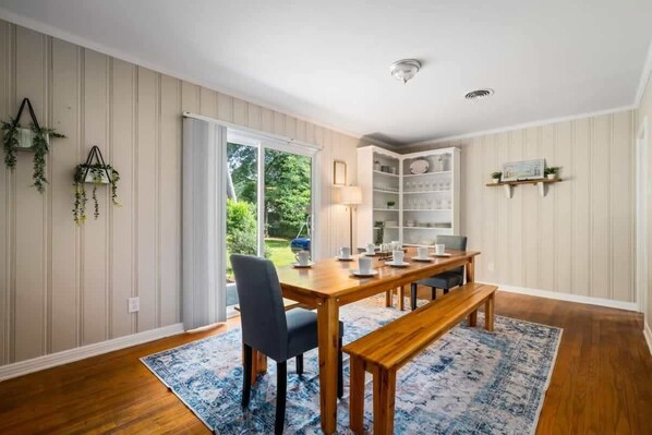 Dining - 20 Mins to Downtown! Relaxing Rambler (Mobile)