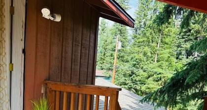 Cozy house close to all shops/malls, 7 minutes to fort wainwright