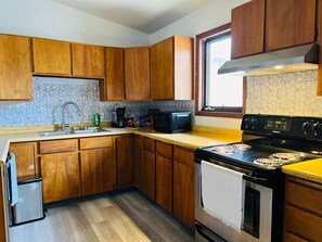 Refrigerador, microondas y tetera eléctrica 