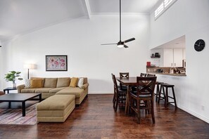 Condo, varias camas (VS910 - Palm Valley Desert Chic) | Restaurantes