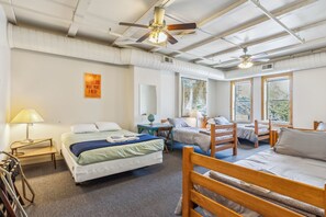 6 bedrooms, desk, iron/ironing board, travel crib