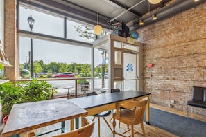 Dining - The Victor 2 - Cleveland's Urban Lodge (Cleveland)