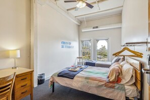 9 bedrooms, desk, iron/ironing board, WiFi