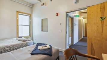 9 camere, una scrivania, ferro/asse da stiro, Wi-Fi